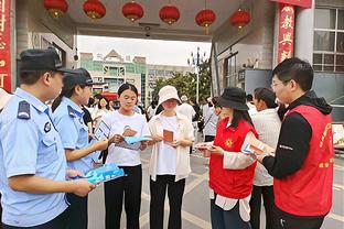 凯恩本场数据：2射0正，1次关键传球，10对抗7成功，评分7.0分